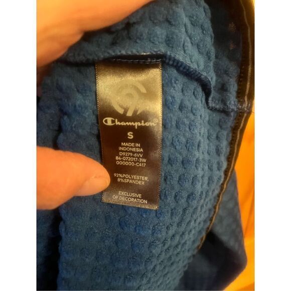 Champion Women's Quarter Zip Running Top, Small (2653) - Picture 5 of 6